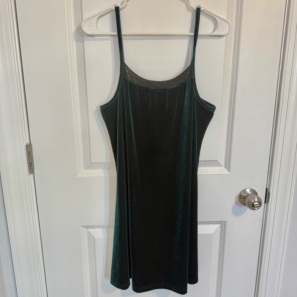 Central Park West New York Green Velvet Strap Dress Women’s Size Small Vintage